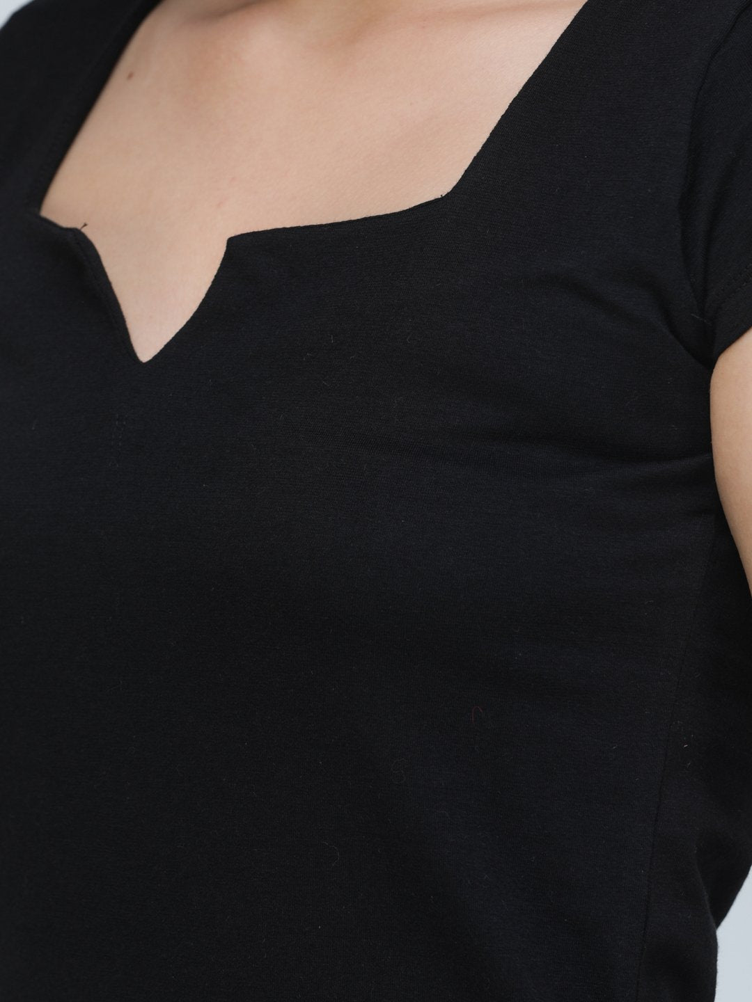 SCORPOUS SOLID BLACK TOP