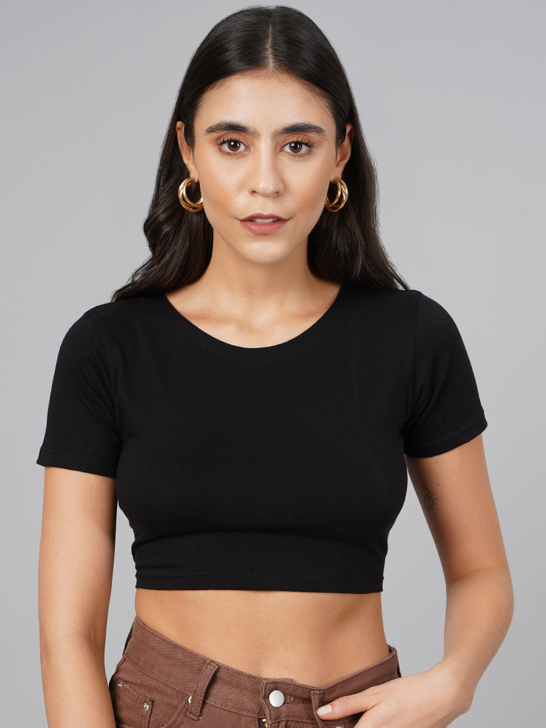 SCORPIUS Black Knot Crop Top
