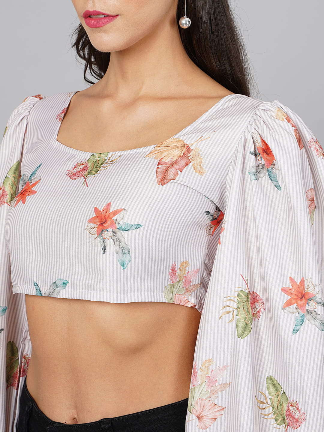 SCORPIUS Off-White Knot Top