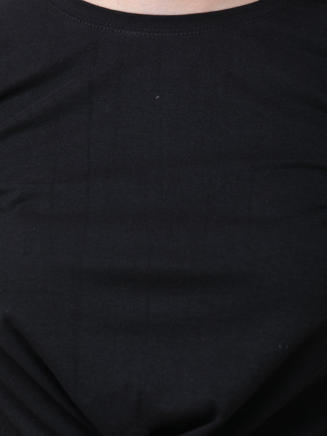 SCORPIUS BLACK FRONT CROSS CROPTOP