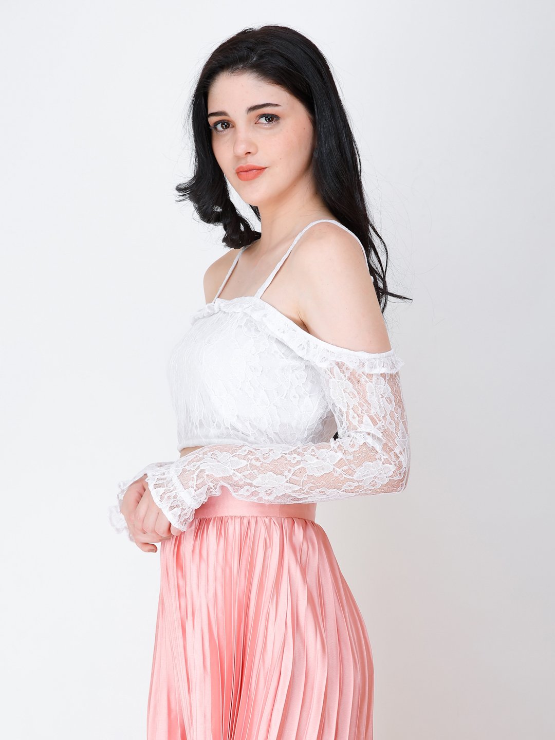 SCORPIUS White net cold shoulder crop top