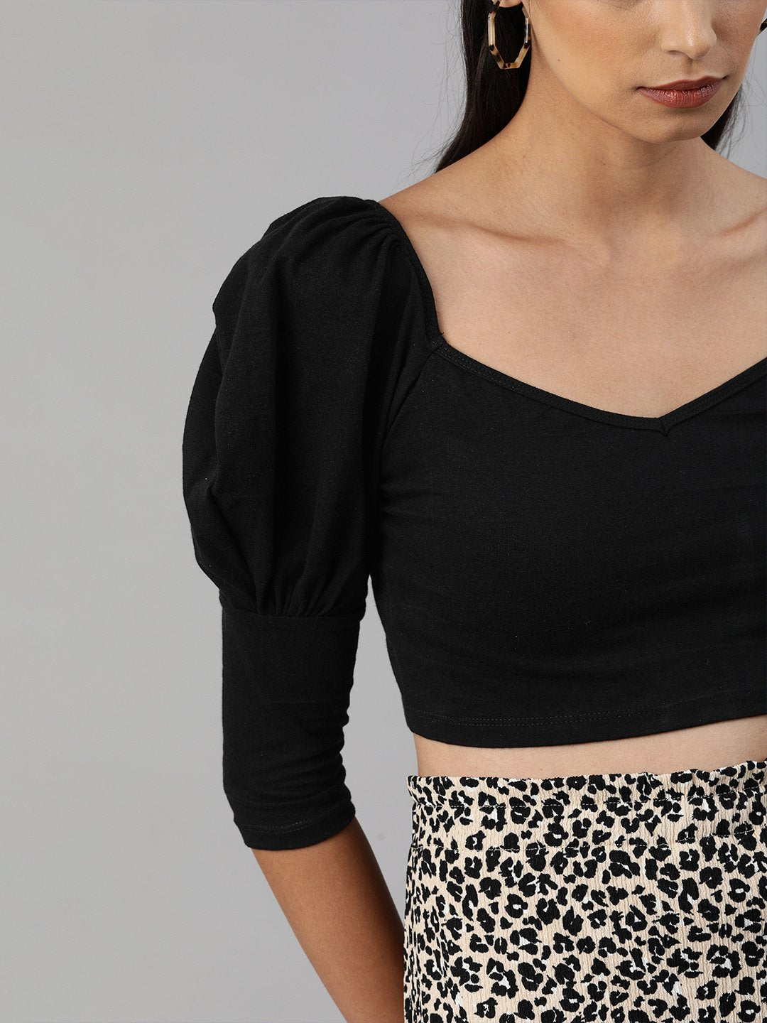 SCORPIUS Power shoulder Black hoseiry crop top