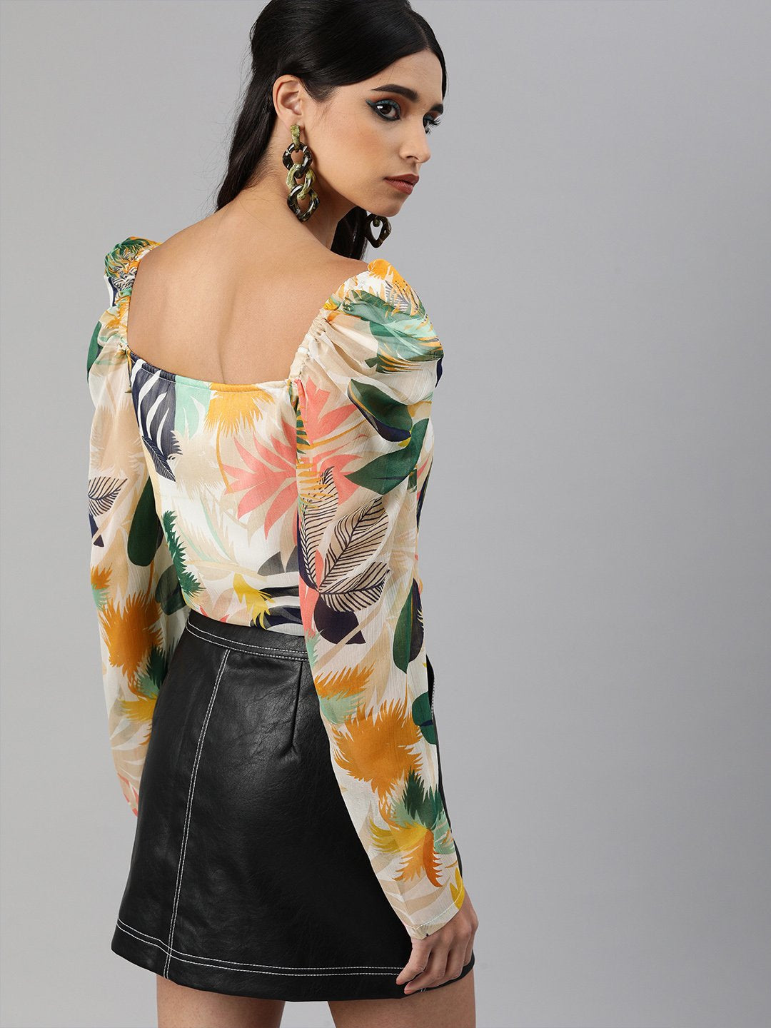 SCORPIUS Power shoulder Tropical print crop top