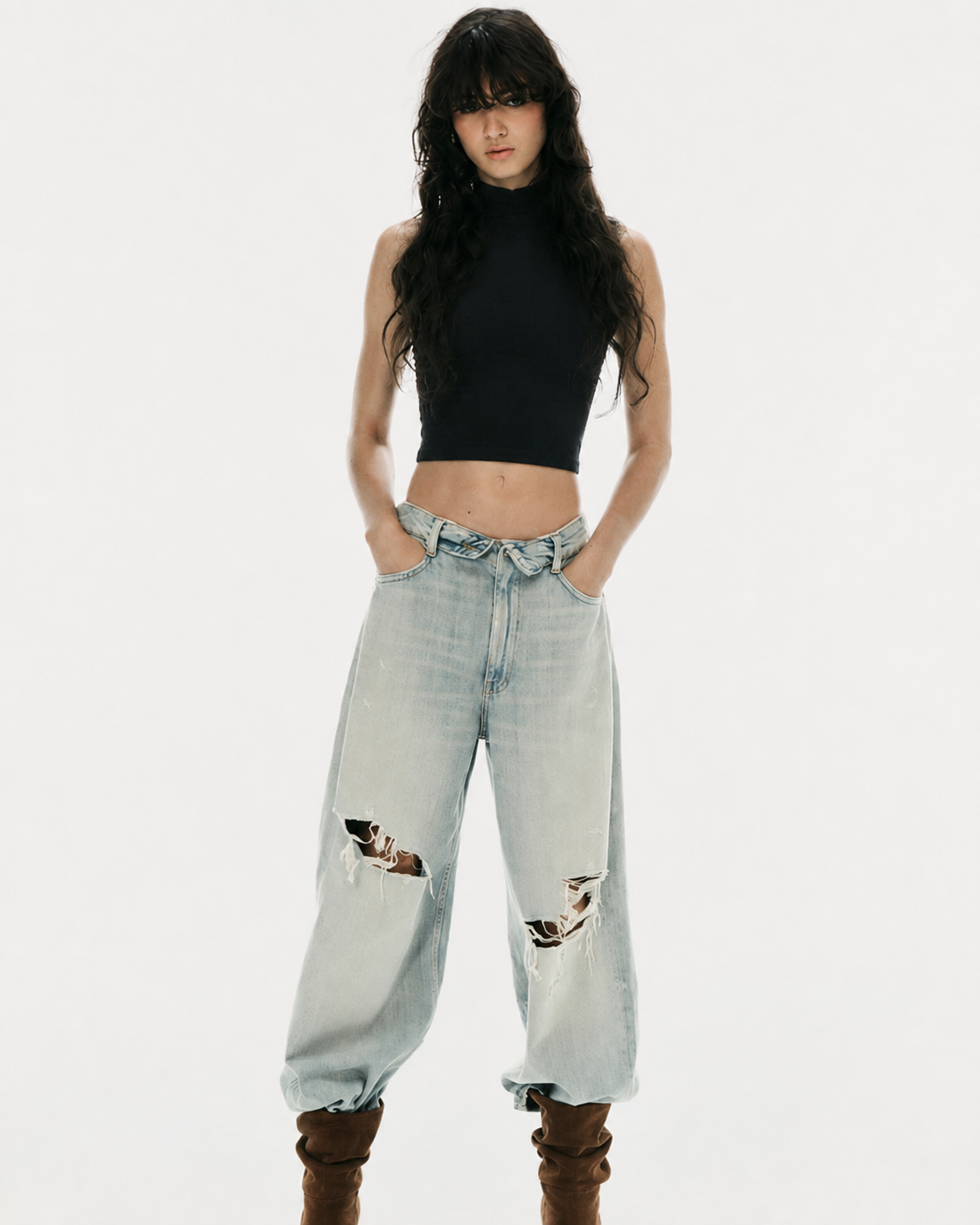 SCORPIUS BLACK CUT SLEEVE CROP TOP