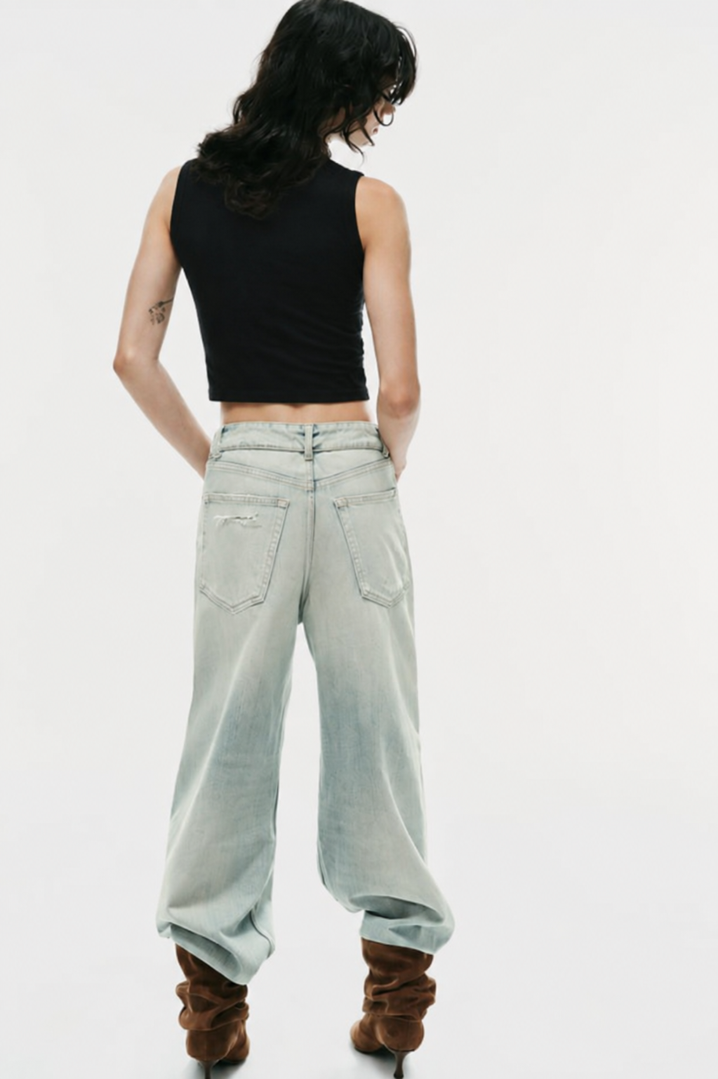 SCORPIUS BLACK CUT SLEEVE CROP TOP