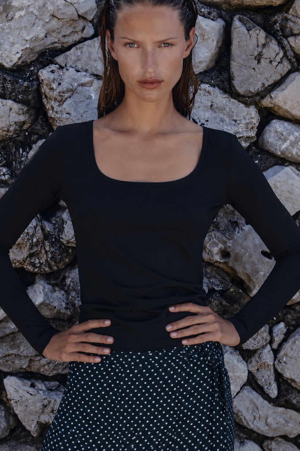 SCORPIUS BLACK SQUARE NECK REGULAR TOP