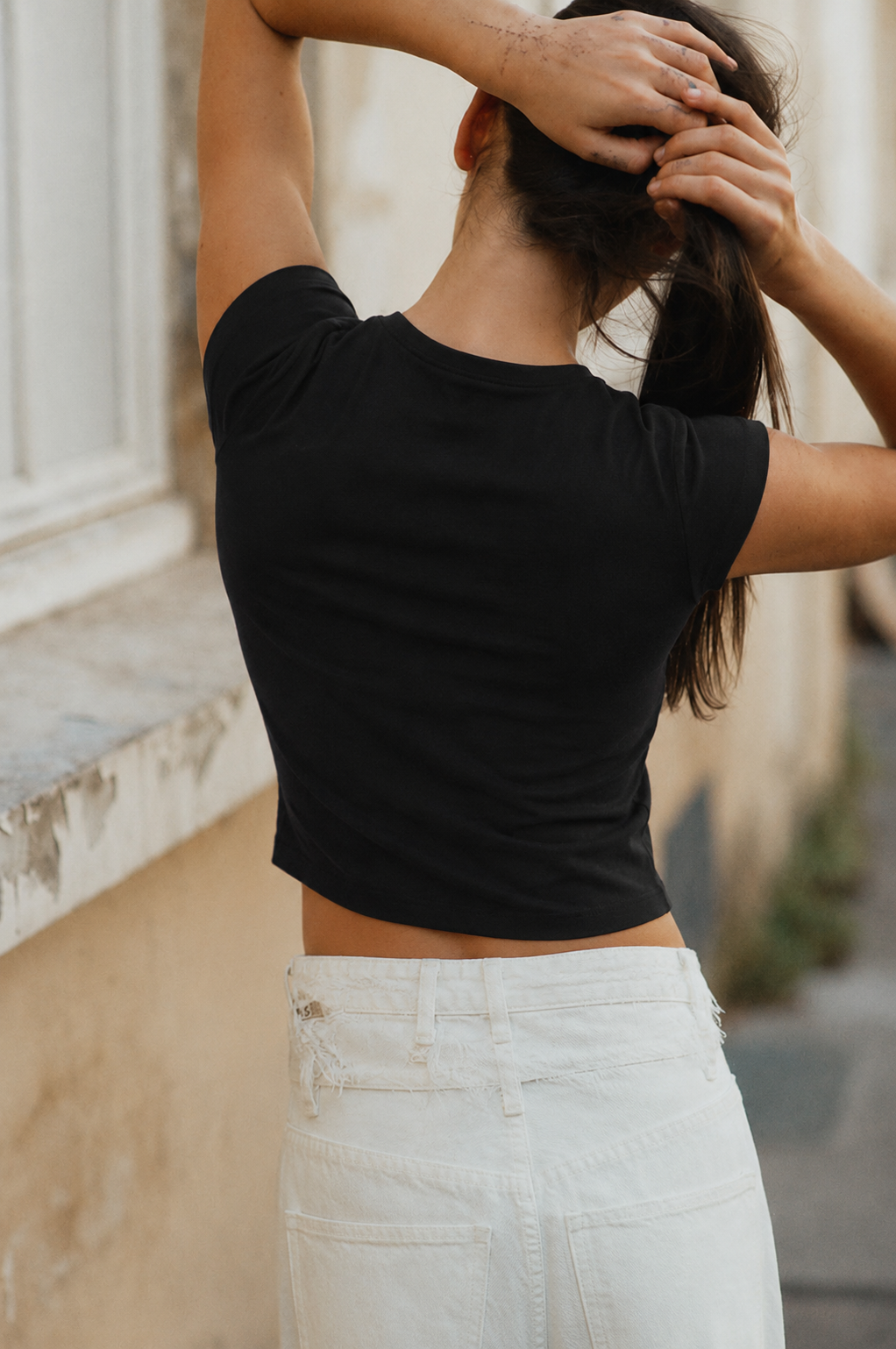 SCORPIUS BLACK FRONT CROSS CROPTOP