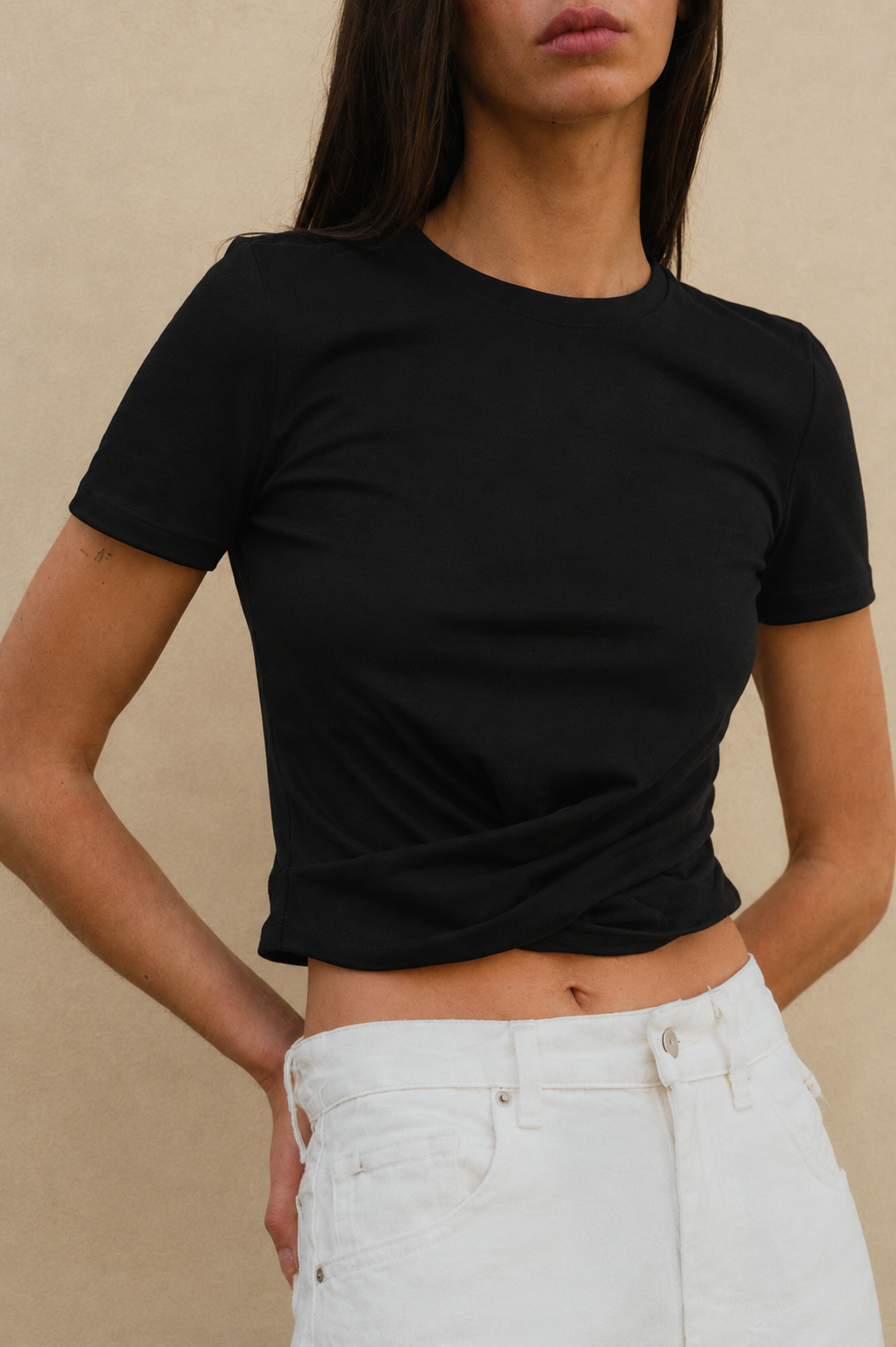 SCORPIUS BLACK FRONT CROSS CROPTOP
