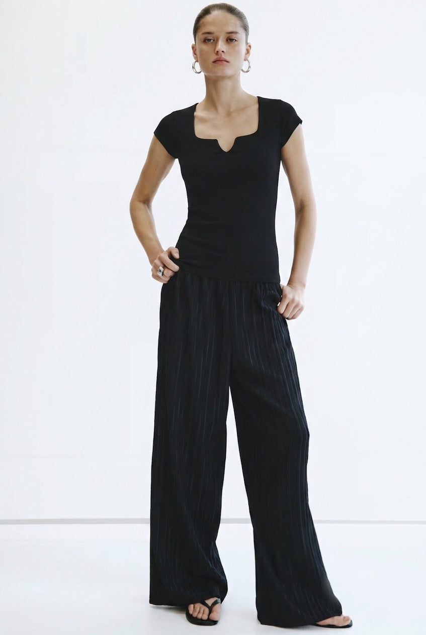 SCORPIUS Solid Black Top