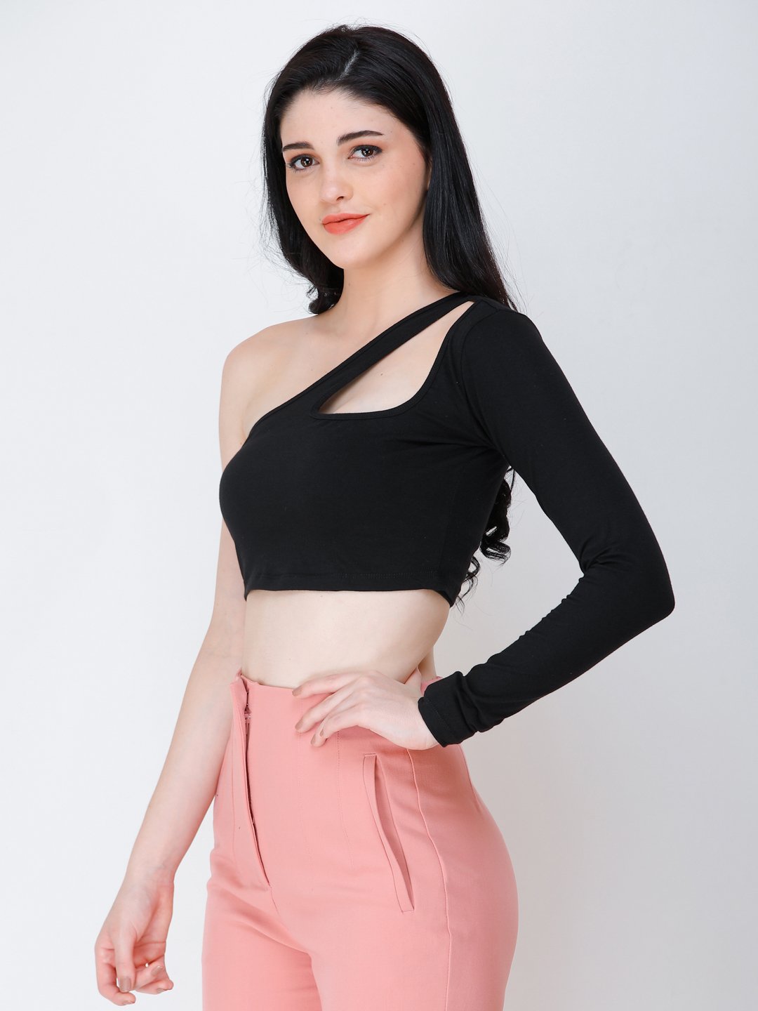SCORPIUS Black one shoulder crop top