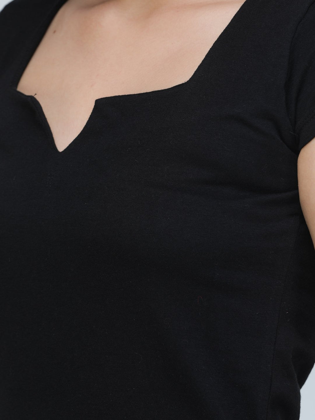 SCORPOUS SOLID BLACK TOP