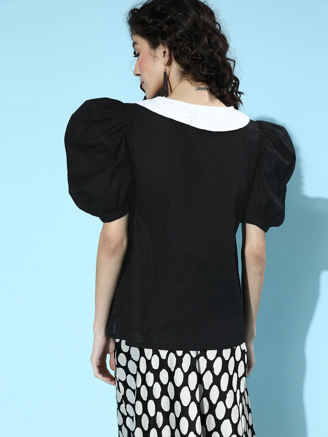 SCORPIUS Black solid Shirt with White Over the Board Collar