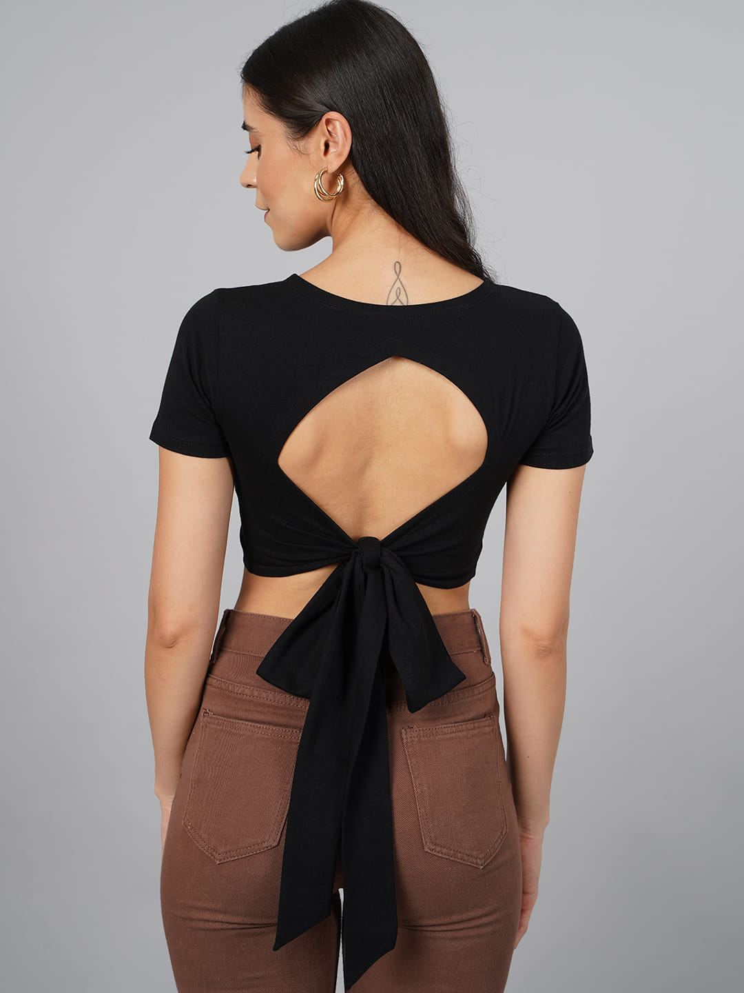 SCORPIUS Black Knot Crop Top