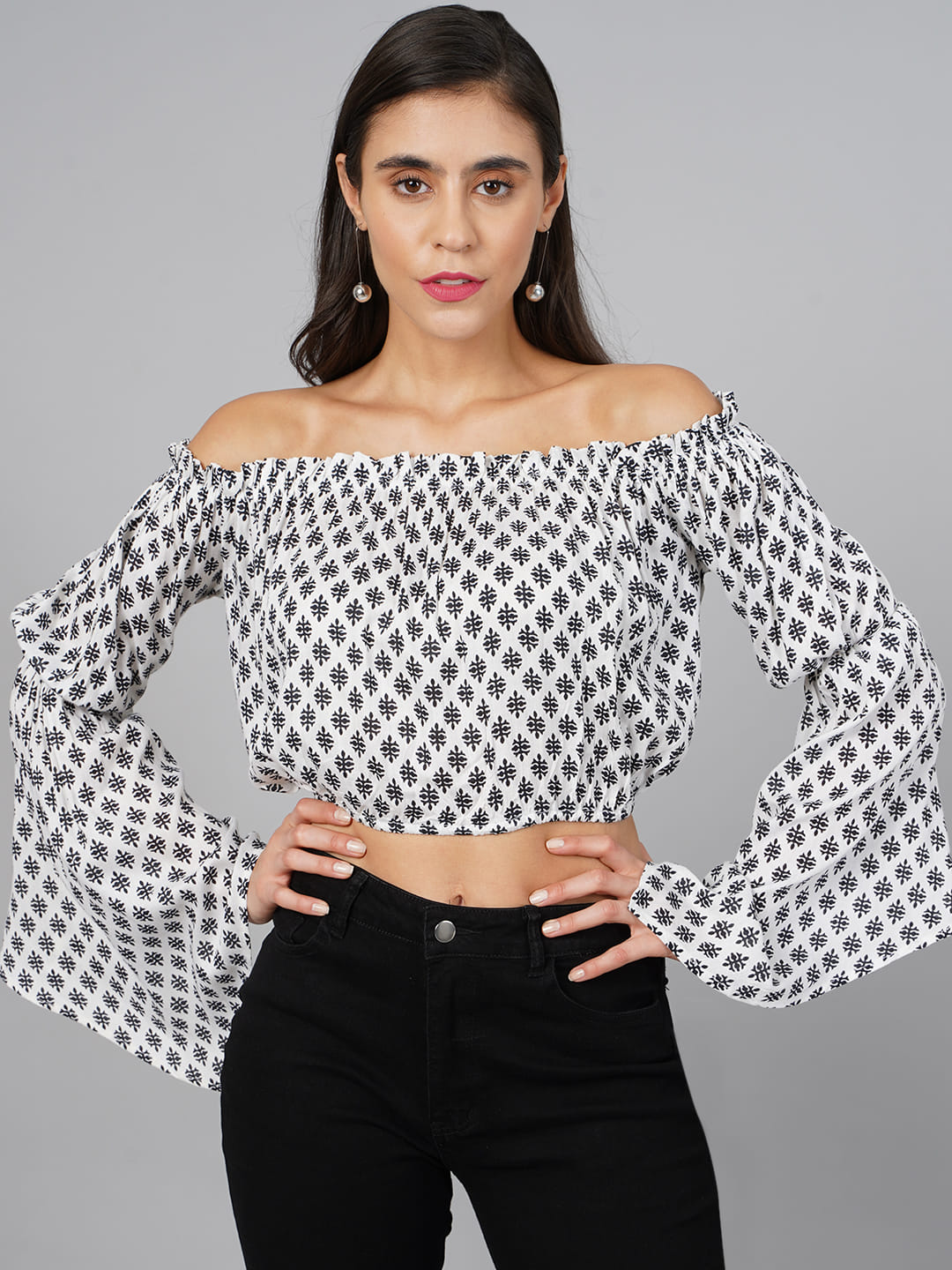 SCORPIUS Black & White Frill Top