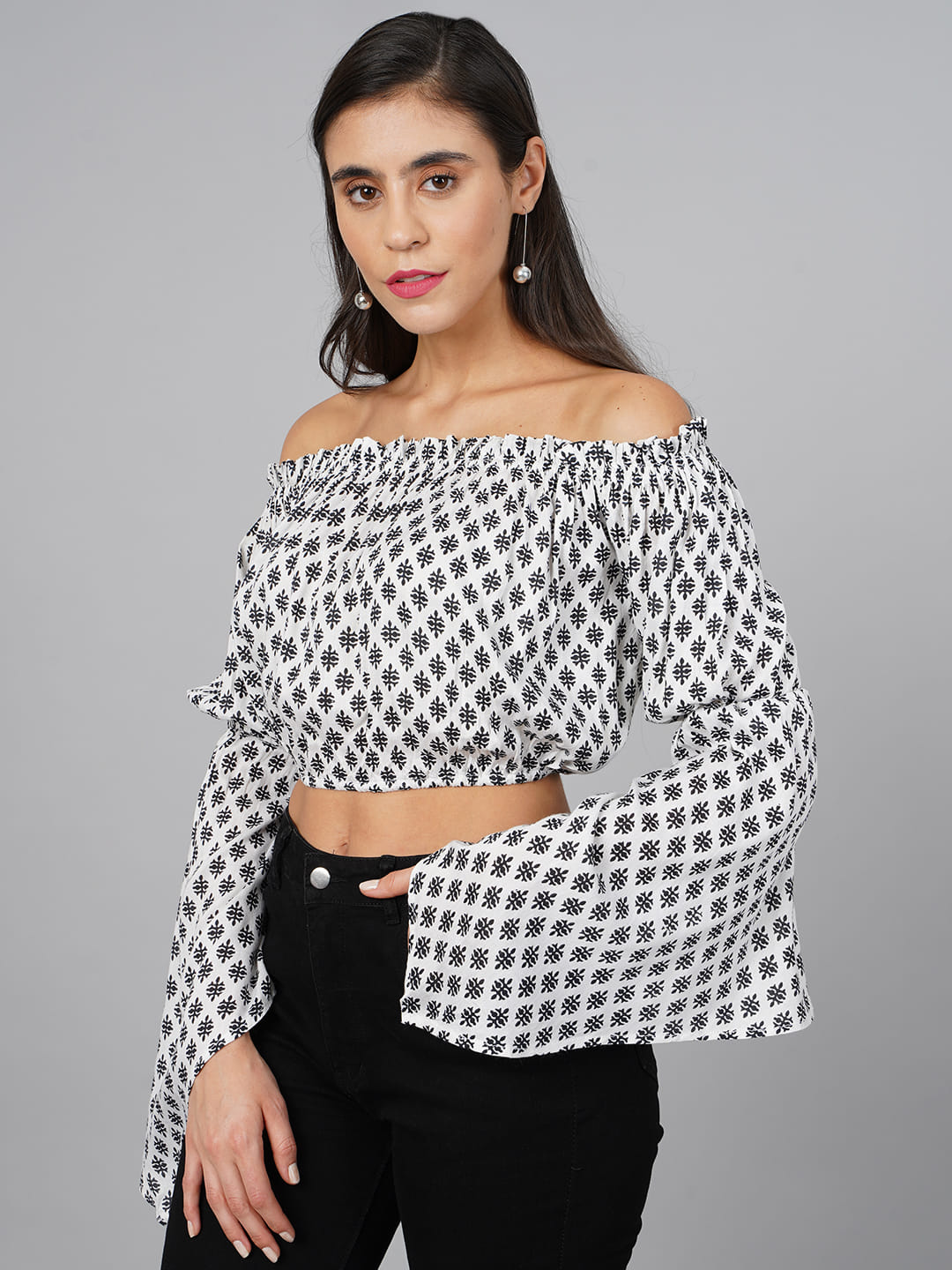 SCORPIUS Black & White Frill Top