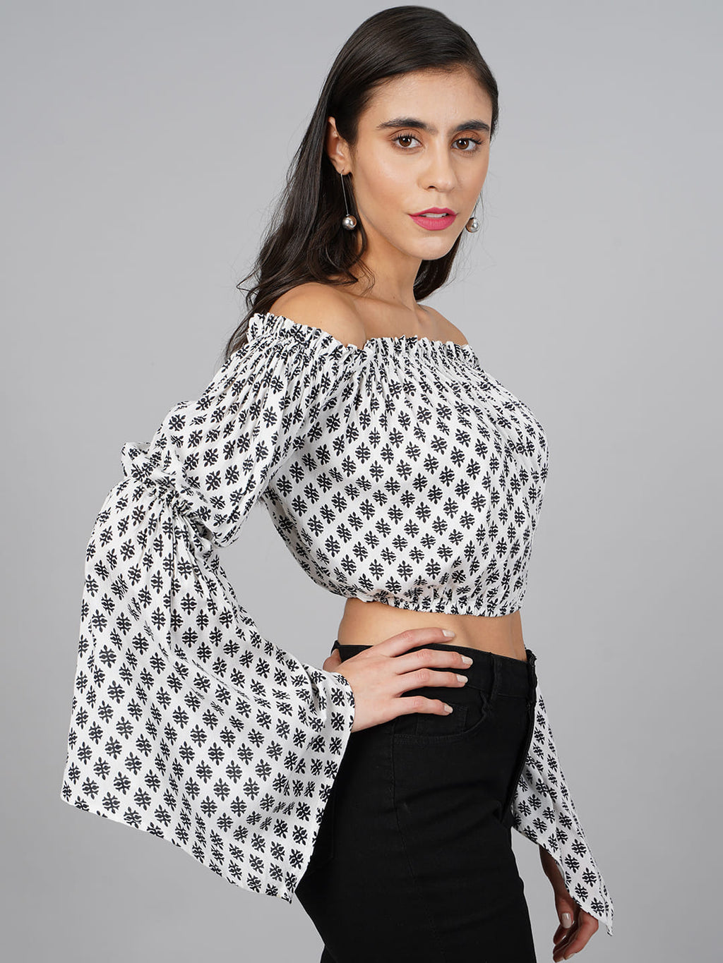 SCORPIUS Black & White Frill Top