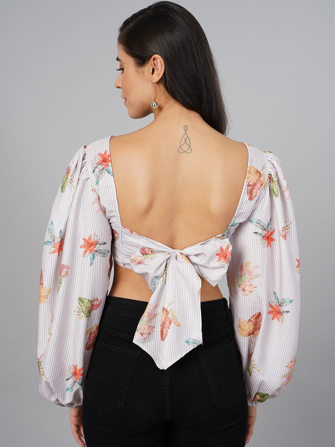 SCORPIUS Off-White Knot Top
