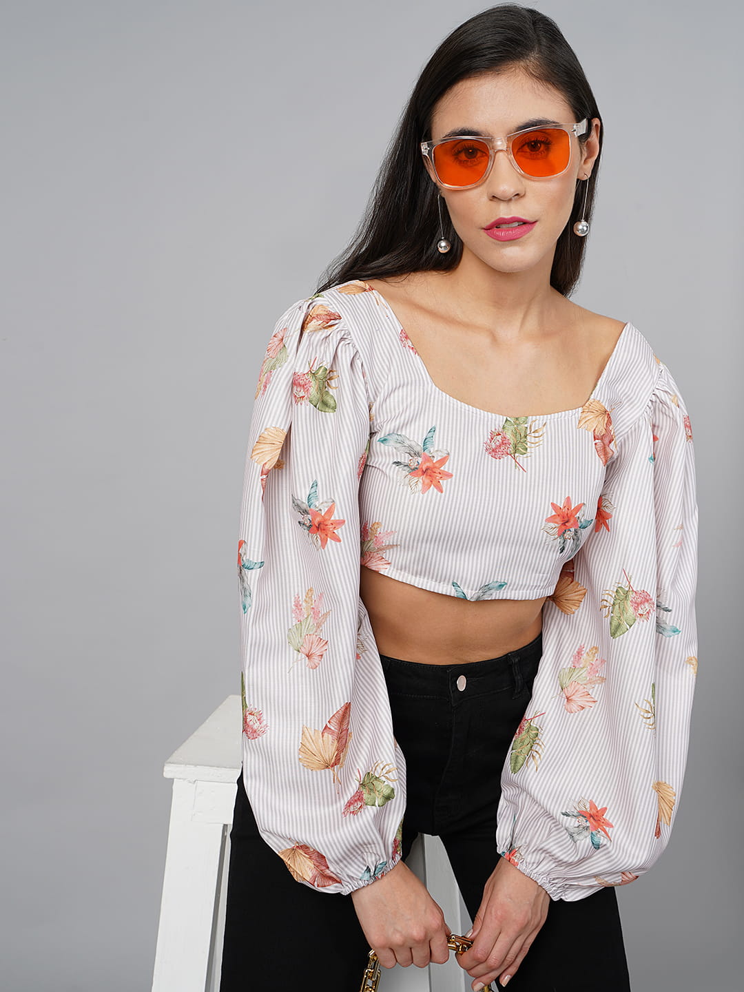 SCORPIUS Off-White Knot Top