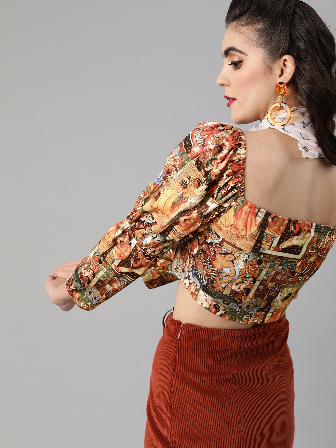 SCORPIUS Power shoulder Multi print crop top